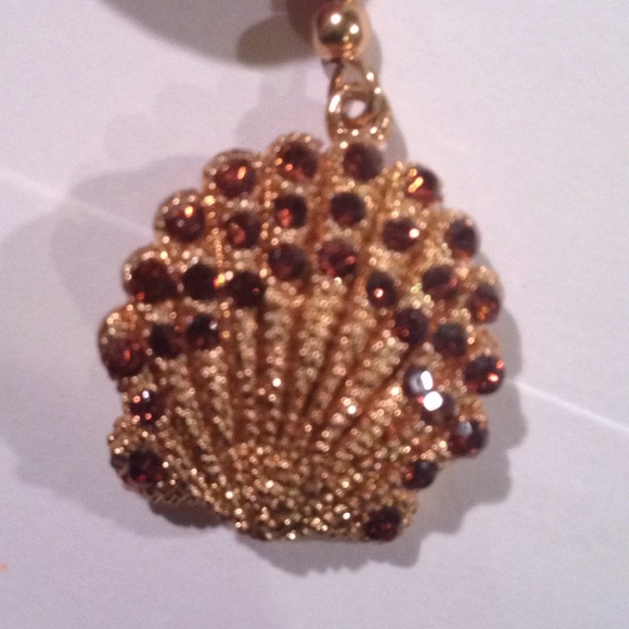 Beautiful Seashell earrings! - Picture 3 of 4